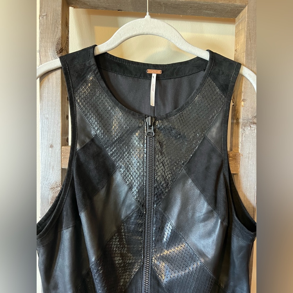 100% leather Free People Black Geometric Mini Dress size 6 - Picture 4 of 7